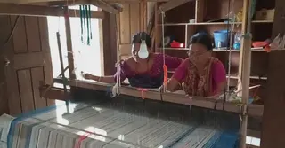 সুতার দাম বাড়লেও বাড়েনি কাপড়ের দাম, সংকটে মণিপুরি তাঁত শিল্প